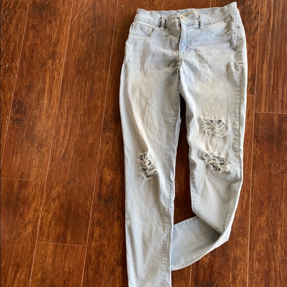 Light wash Ripped Refuge Jeans - Picture 3 of 5